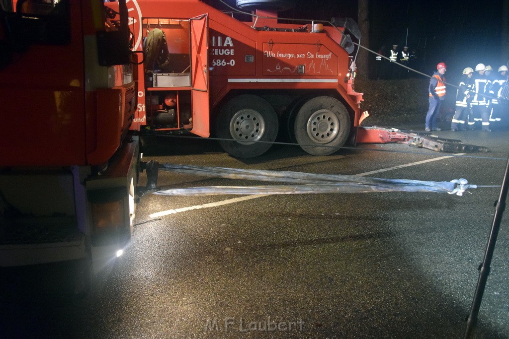 Container LKW umgestuerzt Koeln Brueck Bruecker- Dellbruecker Mauspfad P260.JPG - Miklos Laubert